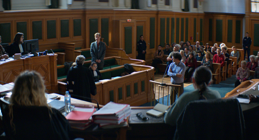 Scène du film anatomie d'une chute représentant le procès